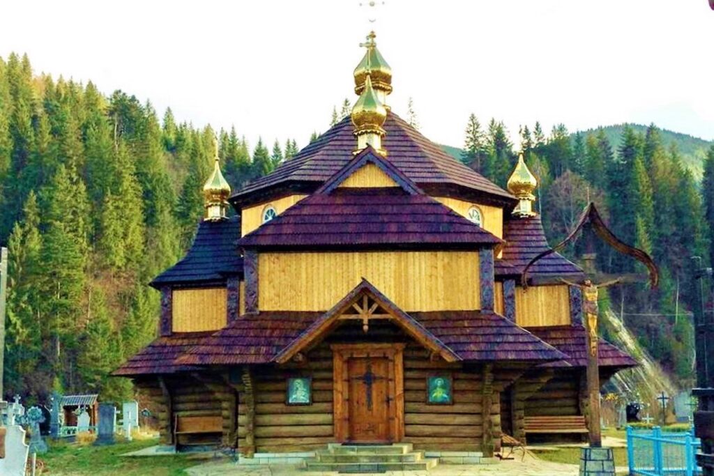 Церква Святого Димитрія в Татарові - дерев’яна карпатська святиня