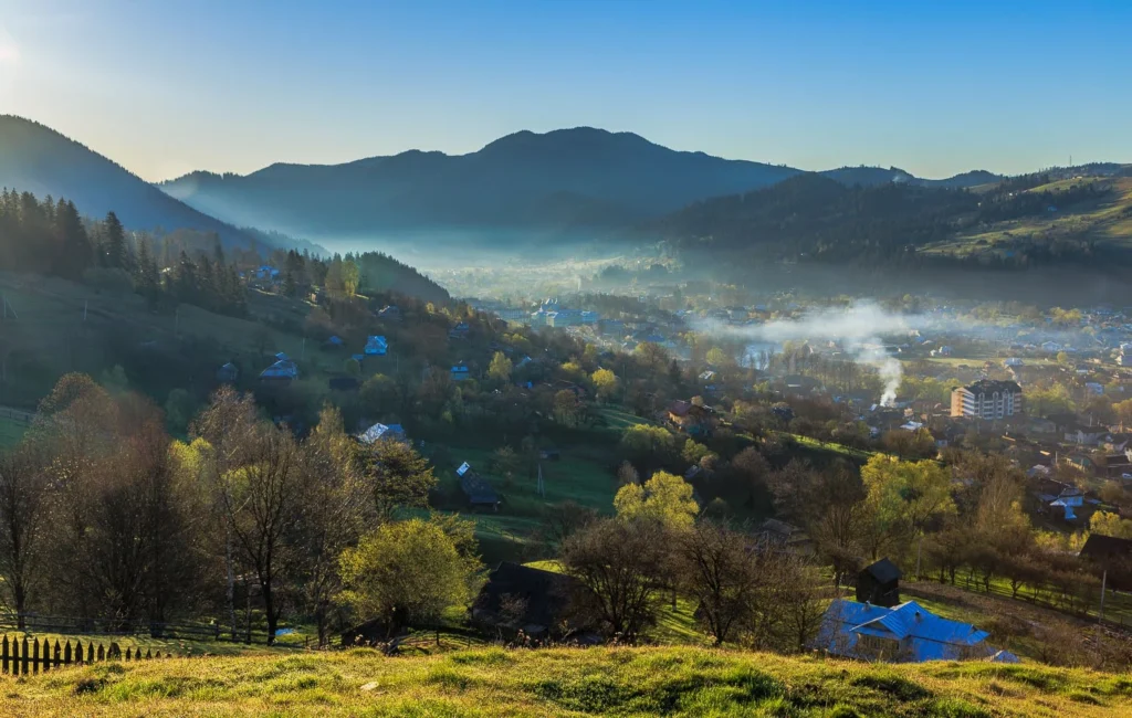 Верховина - серце Гуцульщини в Карпатах