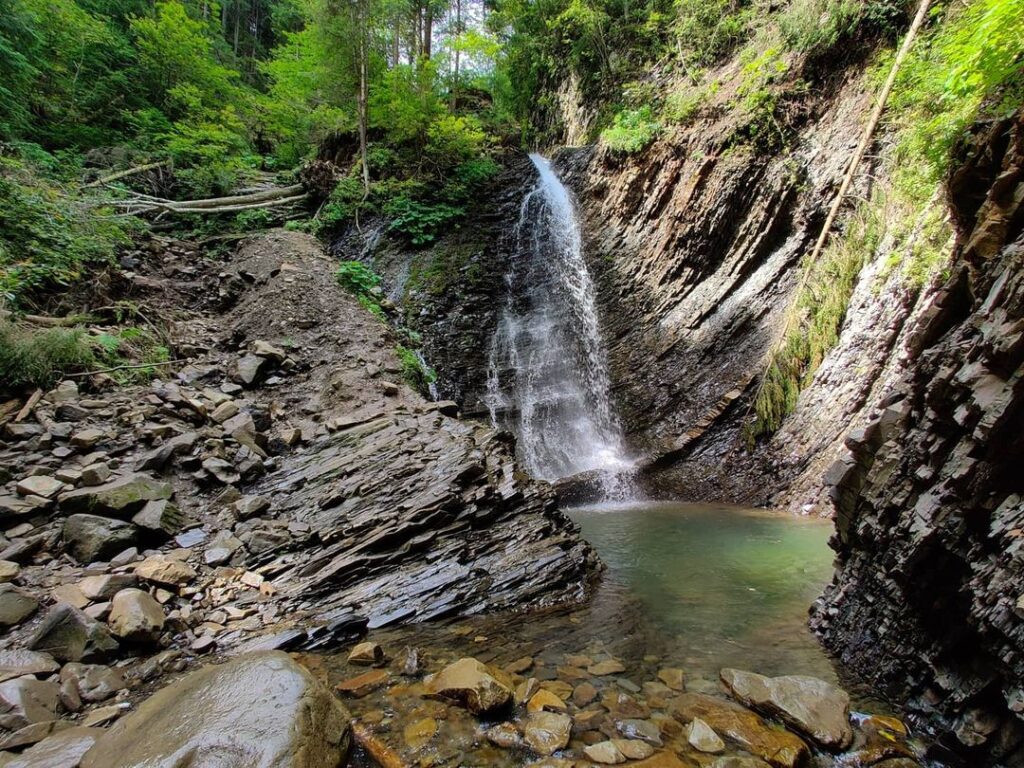Водоспад Гук в Карпатах